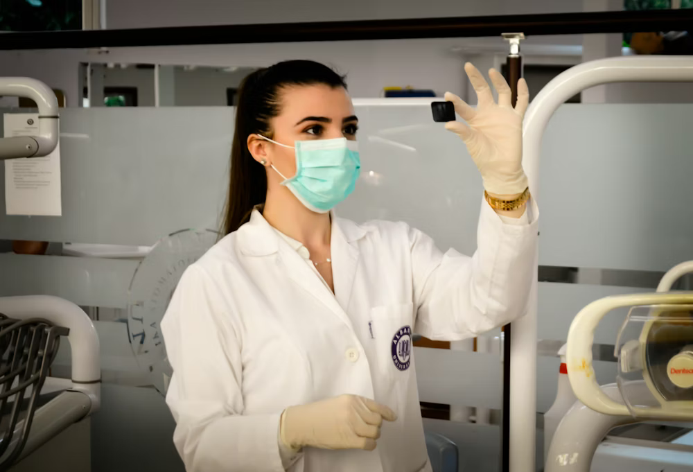 Patient feeling relief after non-surgical piles treatment in Delhi